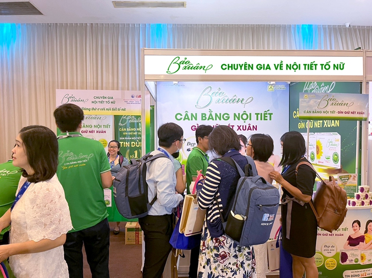 80% phụ nữ Việt từ 30 tuổi cần bổ sung nội tiết tố nữ - Ảnh 2. 80% phụ nữ Việt từ 30 tuổi cần bổ sung nội tiết tố nữ - Ảnh 2.