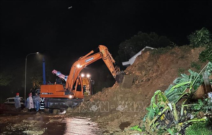 Khen thưởng các tập thể, cá nhân tham gia cứu hộ vụ sạt lở tại đèo Bảo Lộc - Ảnh 1.