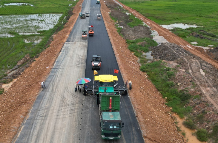 Hà Nội về Nghệ An rút ngắn một nửa thời gian khi thông xe tuyến cao tốc QL45 - Nghi Sơn và Nghi Sơn – Diễn Châu - Ảnh 6. Hà Nội về Nghệ An rút ngắn một nửa thời gian khi thông xe tuyến cao tốc QL45 - Nghi Sơn và Nghi Sơn – Diễn Châu - Ảnh 6.