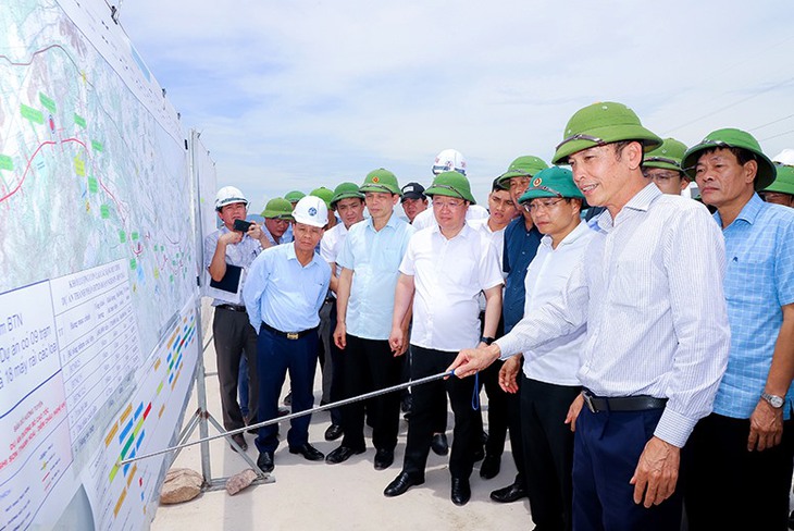 Ngày đêm thi công cao tốc Nghi Sơn – Diễn Châu trước ngày thông xe 2/9 - Ảnh 6. Ngày đêm thi công cao tốc Nghi Sơn – Diễn Châu trước ngày thông xe 2/9 - Ảnh 6.
