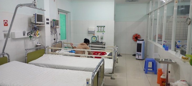 Y tế cơ sở lọc máu cứu kịp thời bệnh nhân tay chân miệng nặng - Ảnh 4. Y tế cơ sở lọc máu cứu kịp thời bệnh nhân tay chân miệng nặng - Ảnh 4.