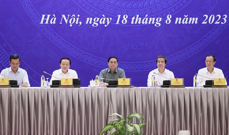 Thủ tướng Phạm Minh Chính: "Chương trình, sách giáo khoa cần tiếp tục đổi mới nhưng cũng cần chuẩn mực và ổn định phát triển" - Ảnh 2.