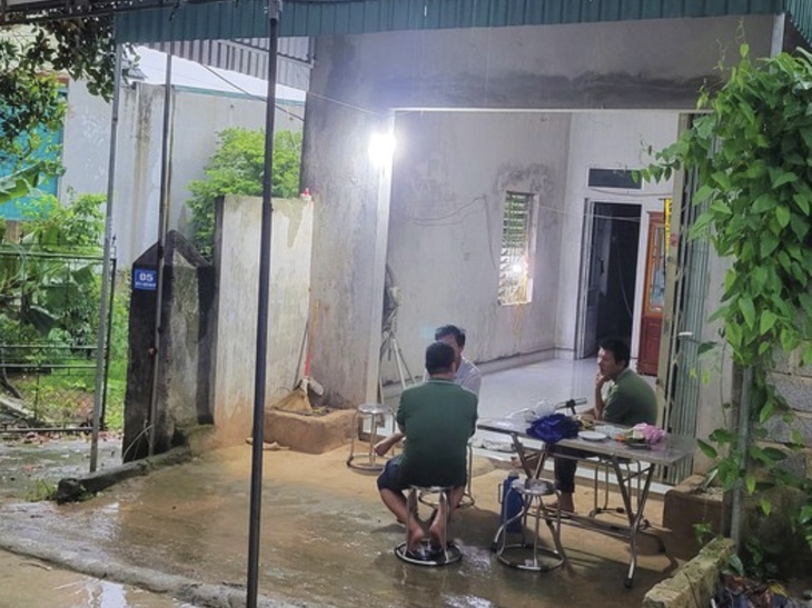 Đánh vợ tử vong vì suốt ngày 'ôm' điện thoại - Ảnh 1.
