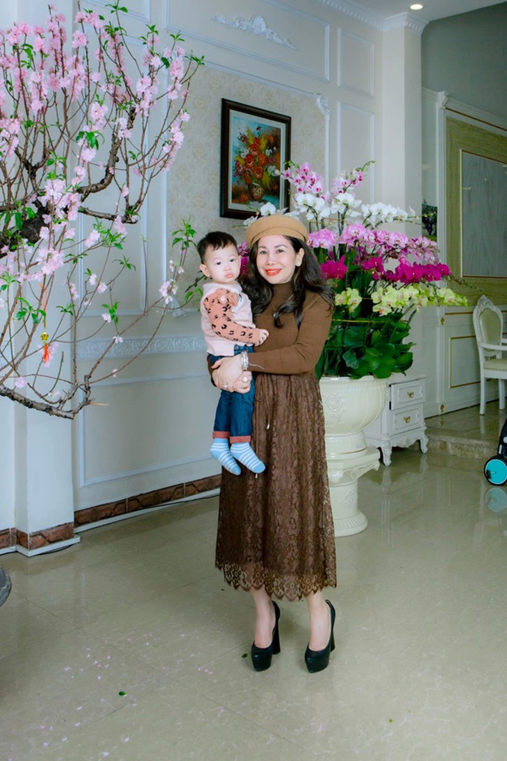 Mẹ chồng thành đạt của Á hậu Hoàng Anh: Trẻ đẹp, sành điều và chiều con dâu hết lòng - Ảnh 8.