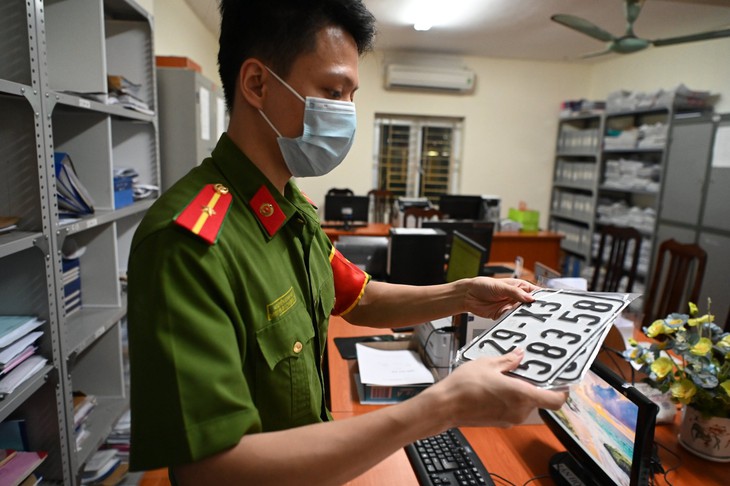 Cục CSGT lưu ý, hướng dẫn người dân trước phiên đấu giá biển số ô tô đầu tiên - Ảnh 2. Cục CSGT lưu ý, hướng dẫn người dân trước phiên đấu giá biển số ô tô đầu tiên - Ảnh 2.