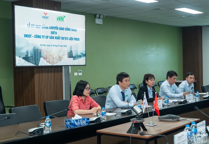 Lễ ký hợp đồng chuyển giao công nghệ giữa Dược liệu TW28 và VKIST - Ảnh 2.