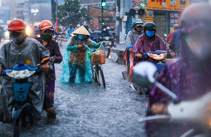 TP.HCM ra văn bản khẩn triển khai các biện pháp đảm bảo an toàn, phòng chống thiên tai, bão lũ - Ảnh 1. TP.HCM ra văn bản khẩn triển khai các biện pháp đảm bảo an toàn, phòng chống thiên tai, bão lũ - Ảnh 1.