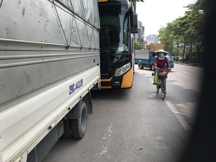 Biển cấm đỗ xe và biển đỗ xe ở cùng một vị trí, liệu có đánh đố người dân - Ảnh 5.