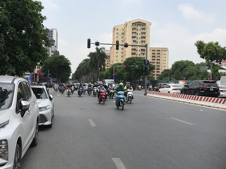 Biển cấm đỗ xe và biển đỗ xe ở cùng một vị trí, liệu có đánh đố người dân - Ảnh 8.
