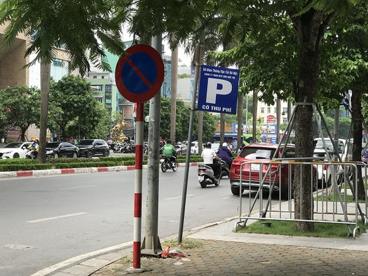 Biển cấm đỗ xe và biển đỗ xe ở cùng một vị trí, liệu có đánh đố người dân - Ảnh 10.