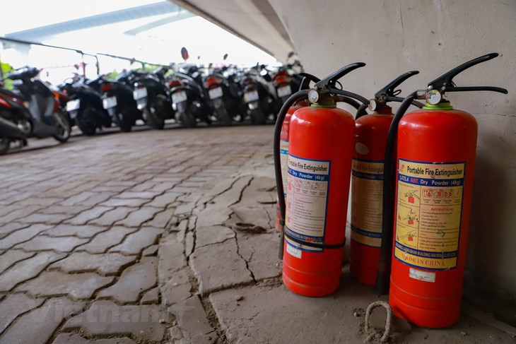 Các gầm cầu ở Hà Nội đang được khai thác trông giữ phương tiện ra sao? - Ảnh 9. Các gầm cầu ở Hà Nội đang được khai thác trông giữ phương tiện ra sao? - Ảnh 9.