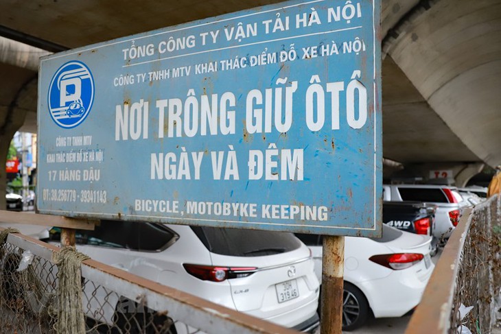 Các gầm cầu ở Hà Nội đang được khai thác trông giữ phương tiện ra sao? - Ảnh 4. Các gầm cầu ở Hà Nội đang được khai thác trông giữ phương tiện ra sao? - Ảnh 4.