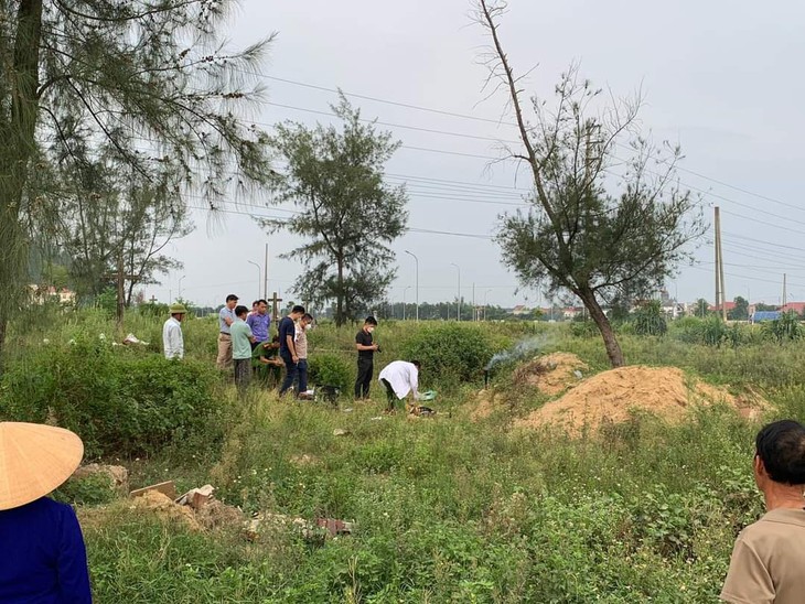 Phát hiện nam thanh niên tử vong bên đường - Ảnh 1.