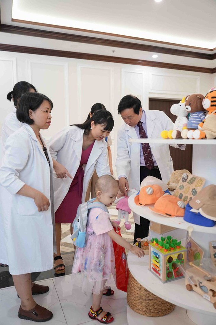 Điều trị thành công ca bệnh ung thư bạch cầu cấp dòng lympho bằng liệu pháp tế bào - Ảnh 4.