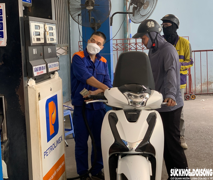 Viện Dầu khí Việt Nam dự báo giá bán lẻ xăng dầu ngày 21/8 tăng giảm đan xen - Ảnh 1. Viện Dầu khí Việt Nam dự báo giá bán lẻ xăng dầu ngày 21/8 tăng giảm đan xen - Ảnh 1.
