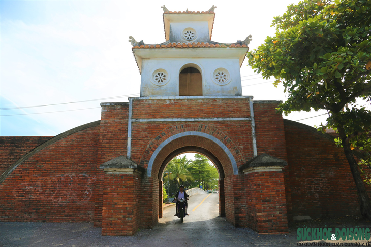 Thành cổ hơn 200 năm tuổi bên dòng Nhật Lệ - Ảnh 2.