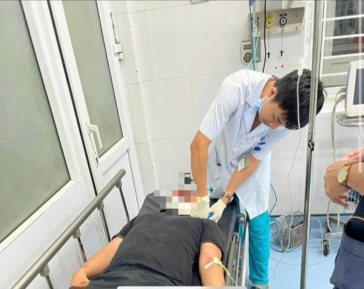 Đối tượng kề dao, cướp tài sản của tài xế taxi ở Lào Cai khai gì? - Ảnh 2. Đối tượng kề dao, cướp tài sản của tài xế taxi ở Lào Cai khai gì? - Ảnh 2.