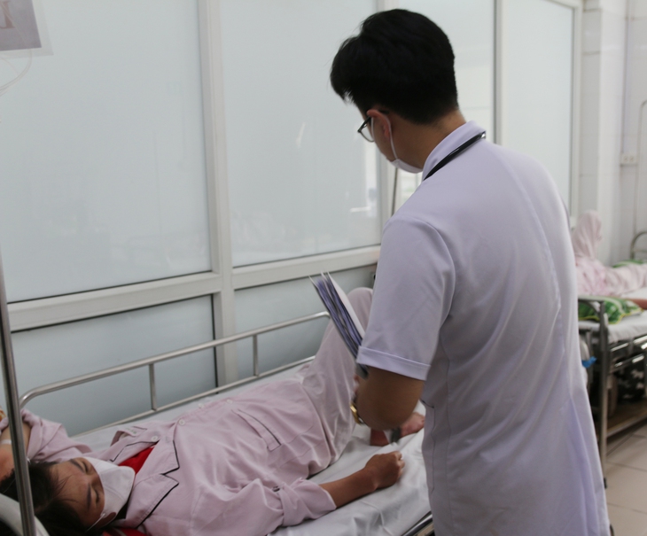 ‏Xuất huyết ổ bụng, tổn thương gan do chủ quan, tự điều trị sốt xuất huyết tại nhà‏ - Ảnh 3.
