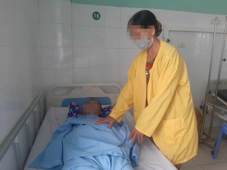 Trên đường về thăm bố ốm bị đánh bất tỉnh - Ảnh 1.