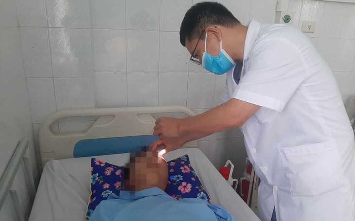 Về thăm bố, người đàn ông bị đánh dã man, bất tỉnh trên đường