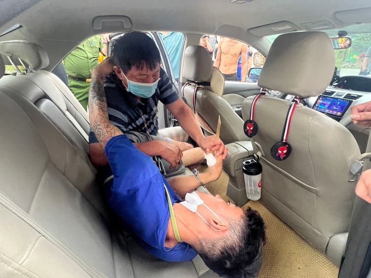 Khung hình phạt mà nghi phạm kề dao, cướp tài sản tài xế taxi có thể phải đối diện? - Ảnh 4.