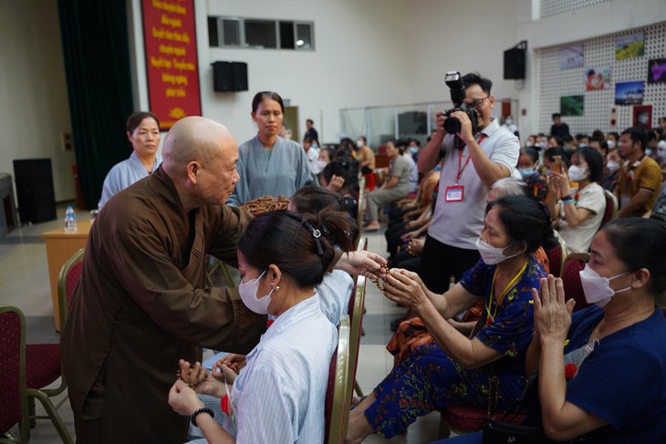 Mùa Vu Lan ấm áp với bệnh nhân Viện Huyết học - Truyền máu Trung ương - Ảnh 4. Mùa Vu Lan ấm áp với bệnh nhân Viện Huyết học - Truyền máu Trung ương - Ảnh 4.