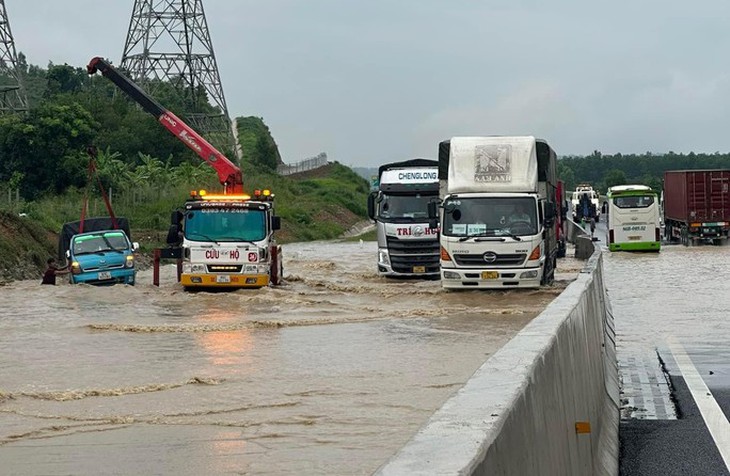 Khẩn trương có giải pháp xử lý triệt để tình trạng ngập trên cao tốc Phan Thiết – Dầu Giây - Ảnh 1.