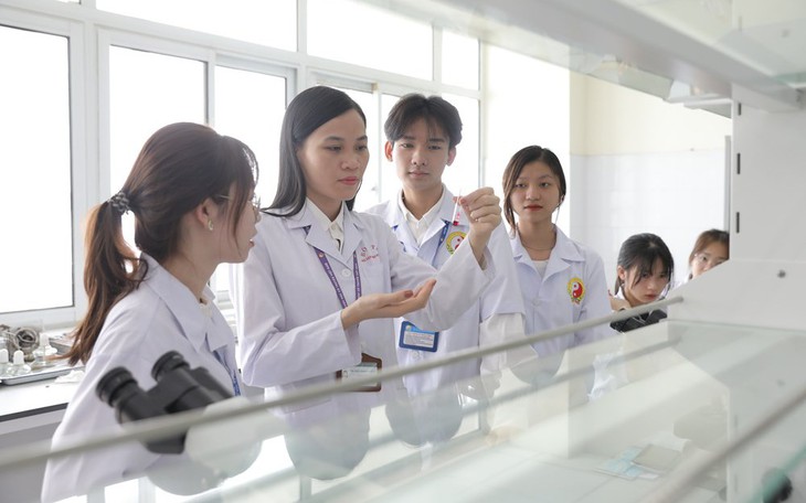 Thêm 4 trường đại học Y Dược công bố điểm chuẩn 2023, mức tăng, giảm thế nào?