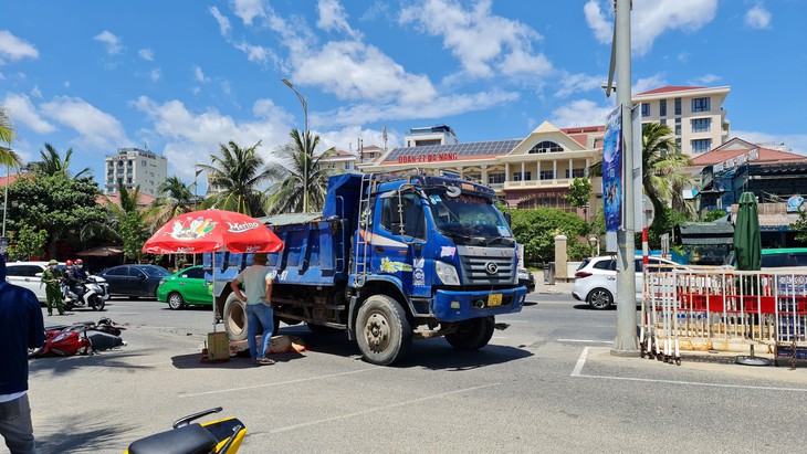Bắt tạm giam lái xe tông chết nữ du khách trên tuyến đường ven biển Đà Nẵng - Ảnh 1. Bắt tạm giam lái xe tông chết nữ du khách trên tuyến đường ven biển Đà Nẵng - Ảnh 1.