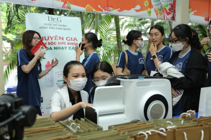 Đại học quốc tế Hồng Bàng khởi động hành trình khám sức khỏe cho học sinh mùa 3 - Ảnh 2.