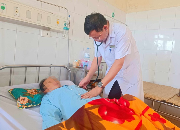 Giảm những cơn đau đầu nhờ đặt stent chuyển dòng điều trị túi phình lớn động mạch não - Ảnh 3.