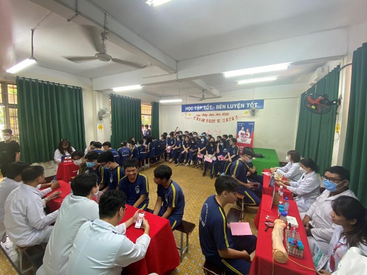 Đại học quốc tế Hồng Bàng khởi động hành trình khám sức khỏe cho học sinh mùa 3 - Ảnh 4.