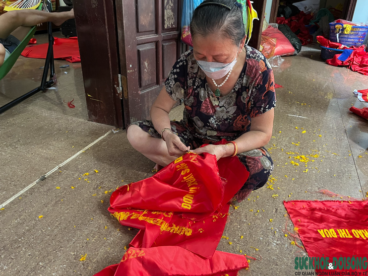Thiêng liêng làng nghề may cờ Tổ Quốc tại ngoại thành Hà Nội - Ảnh 5.
