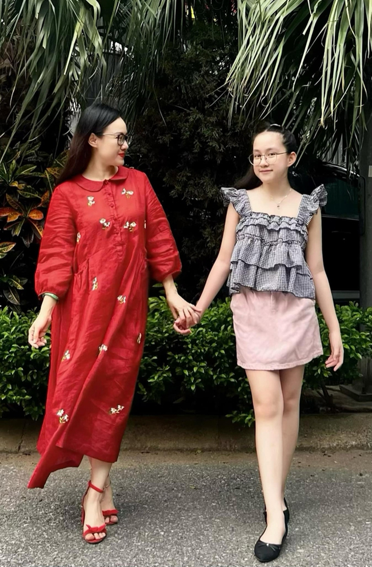 Chiều cao ở tuổi 12 của con gái BTV Hoài Anh, con trai Bảo Thanh - Ảnh 2. Chiều cao ở tuổi 12 của con gái BTV Hoài Anh, con trai Bảo Thanh - Ảnh 2.