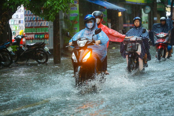 Thời tiết hôm nay 25/8: Bắc Bộ còn mưa to, đề phòng gió giật mạnh - Ảnh 1. Thời tiết hôm nay 25/8: Bắc Bộ còn mưa to, đề phòng gió giật mạnh - Ảnh 1.