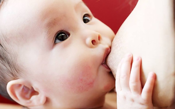 Phòng chống suy dinh dưỡng cho trẻ bằng sữa mẹ