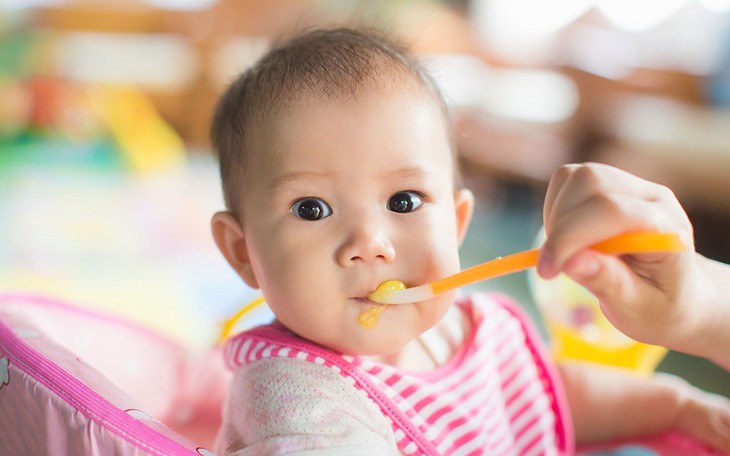 6 thói quen cha mẹ nên tránh khi cho trẻ ăn- Ảnh 1.
