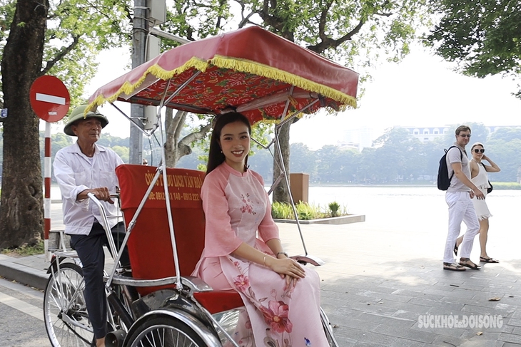 Say đắm cảnh sắc giữa trời thu Hà Nội - Ảnh 2.