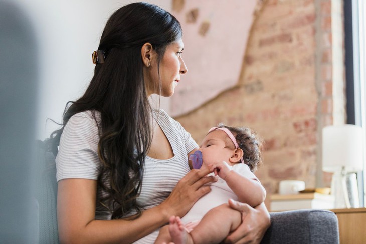 Rụng tóc, gãy móng có phải do thiếu sắt?- Ảnh 1. Rụng tóc, gãy móng có phải do thiếu sắt?- Ảnh 1.