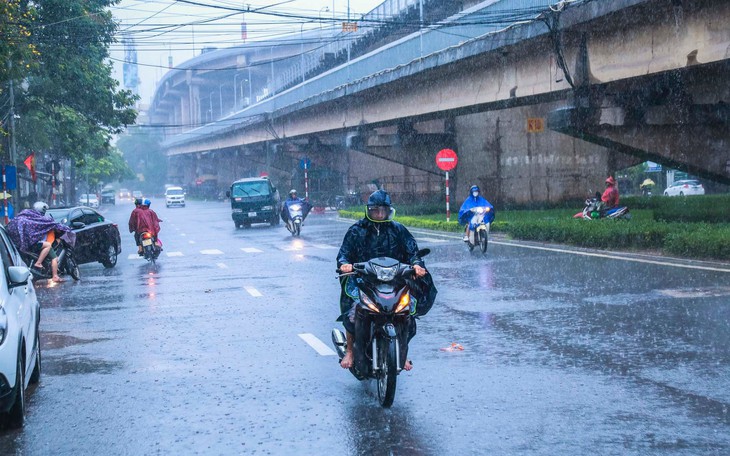 Thời tiết hôm nay 27/8: Bắc Bộ ngày nắng nóng, đêm mưa dông mạnh