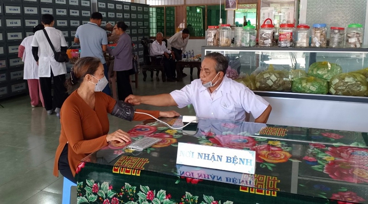 Trao yêu thương mỗi ngày đến người bệnh nghèo - Ảnh 1.