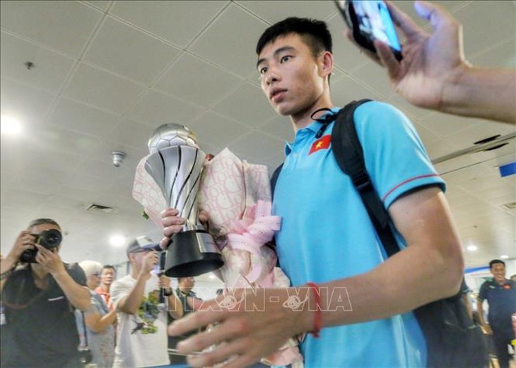 U23 Việt Nam về nước sau khi vô địch U23 Đông Nam Á 2023 - Ảnh 5. U23 Việt Nam về nước sau khi vô địch U23 Đông Nam Á 2023 - Ảnh 5.