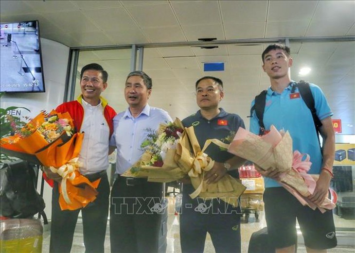 U23 Việt Nam về nước sau khi vô địch U23 Đông Nam Á 2023 - Ảnh 8. U23 Việt Nam về nước sau khi vô địch U23 Đông Nam Á 2023 - Ảnh 8.
