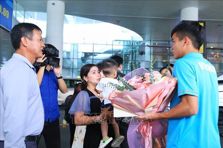 U23 Việt Nam về nước sau khi vô địch U23 Đông Nam Á 2023 - Ảnh 6. U23 Việt Nam về nước sau khi vô địch U23 Đông Nam Á 2023 - Ảnh 6.