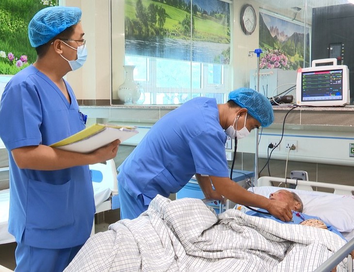 Kỳ tích: Bệnh viện huyện cứu cụ ông 93 tai biến nguy kịch - Ảnh 1. Kỳ tích: Bệnh viện huyện cứu cụ ông 93 tai biến nguy kịch - Ảnh 1.