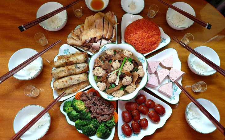 Nên cúng rằm tháng 7 vào sáng hay chiều, cần lưu ý điều gì?