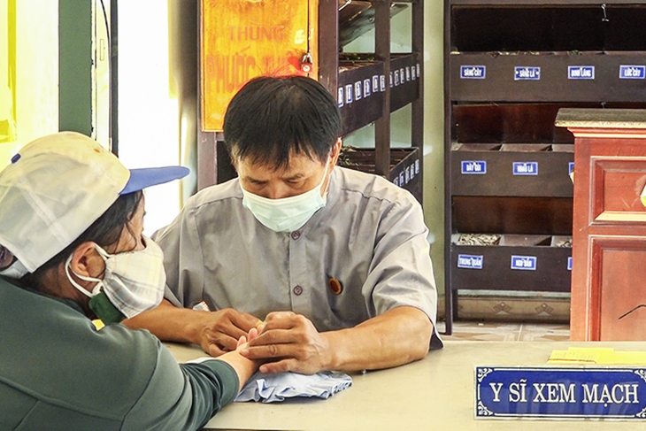 Đồng bào các tôn giáo phát huy nghĩa cử cao đẹp với cộng đồng - Ảnh 2.