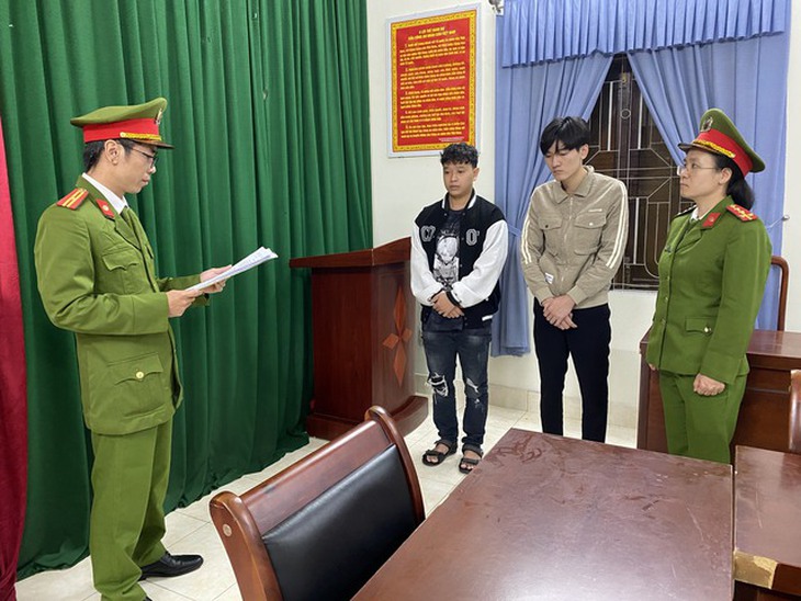 Mua bán hàng chục nghìn hồ sơ thông tin cá nhân để thu lợi - Ảnh 1.