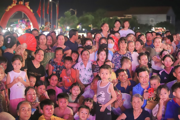 Đêm nhạc thiện nguyện "Quê mẹ ân tình" - Ảnh 9.