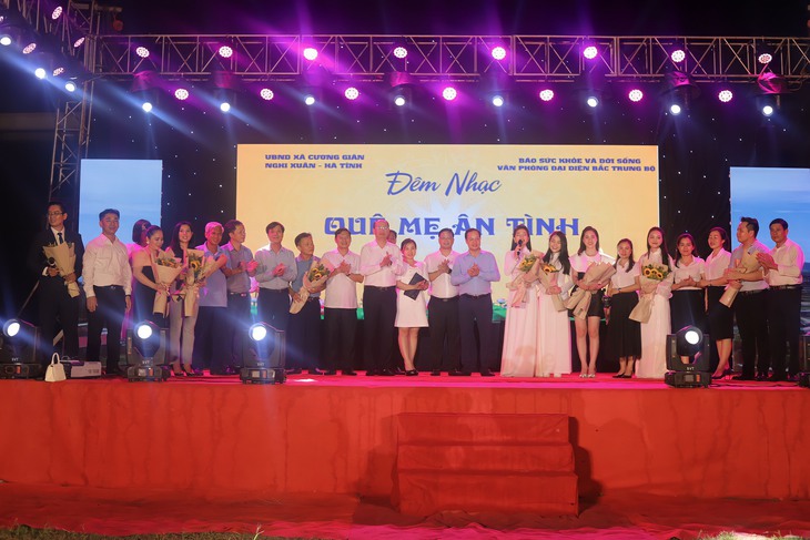 Đêm nhạc thiện nguyện "Quê mẹ ân tình" - Ảnh 3.